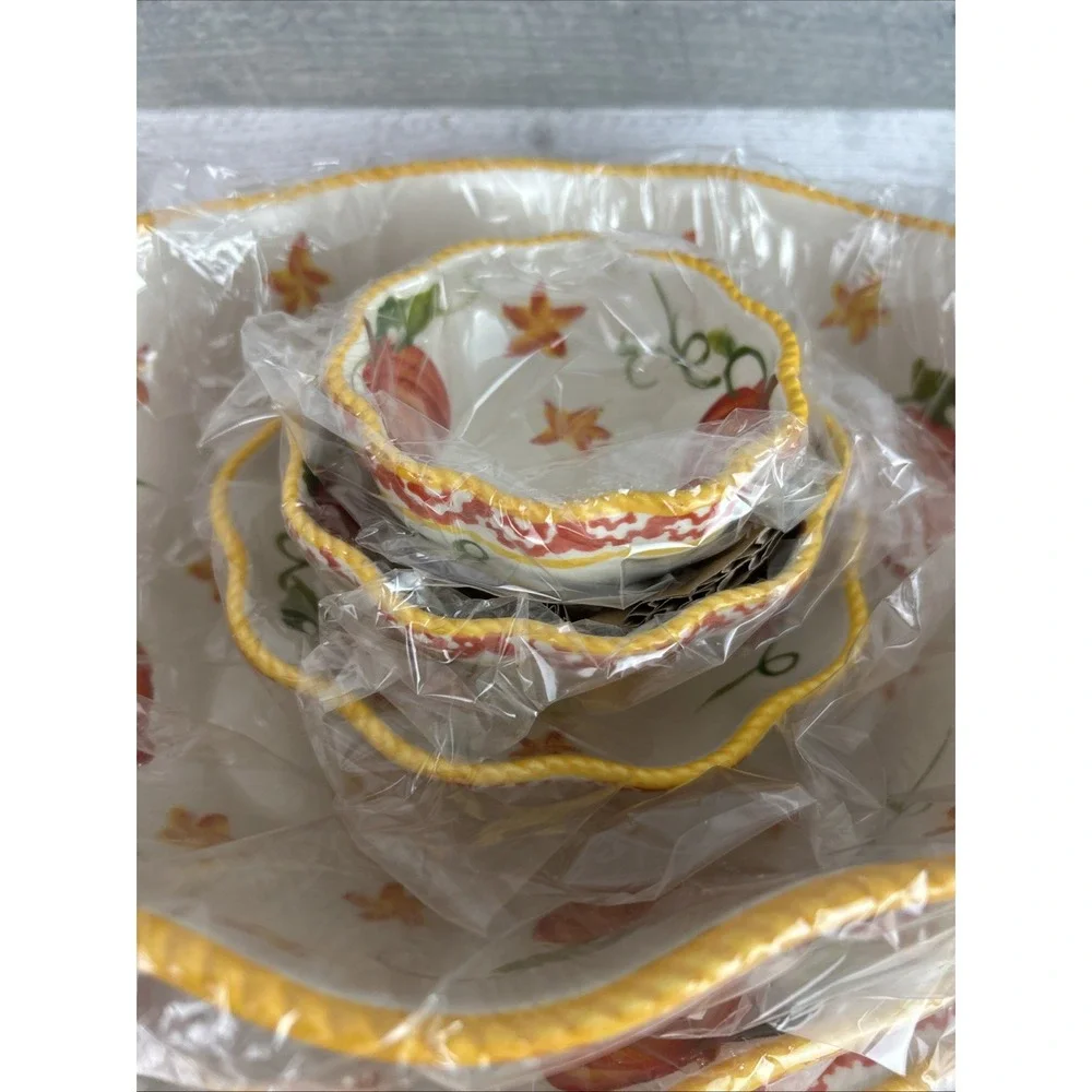 Temp-tations By Tara Pumpkin Patch 7 Piece Set With Lids 3 Platters 4 Bowls